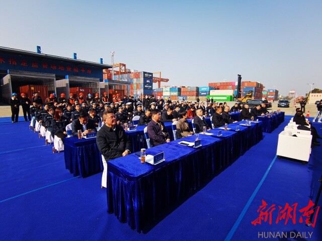 重磅!湖南省首批直接进境原木运抵城陵矶