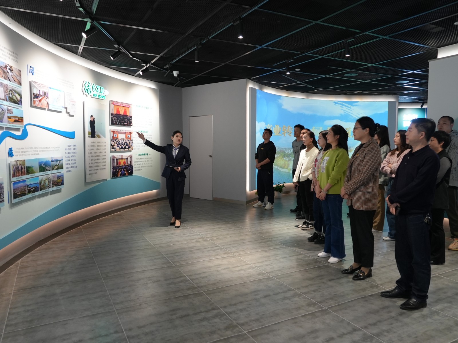 【岳阳楼区】开展“守护好一江碧水-共享巴陵碧万顷”政务公开日活动