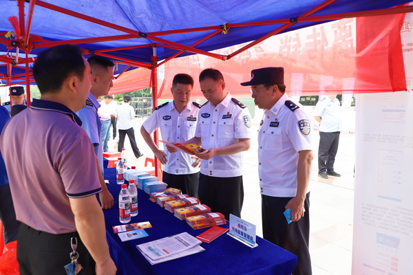 岳阳公安开展普法宣传